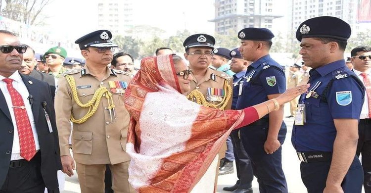 নথিতে ৩৩ বিভাগীয় শাস্তি, দুদকে ৩৩ কোটি টাকা অবৈধ সম্পদ অর্জনের অভিযোগ: একই জেলায় ১৬ বছর, বদলি হলেও যোগদান করেননি এসআই গাফফার 